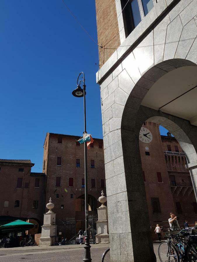 A Due Passi Dal Castello Leilighet Ferrara Eksteriør bilde