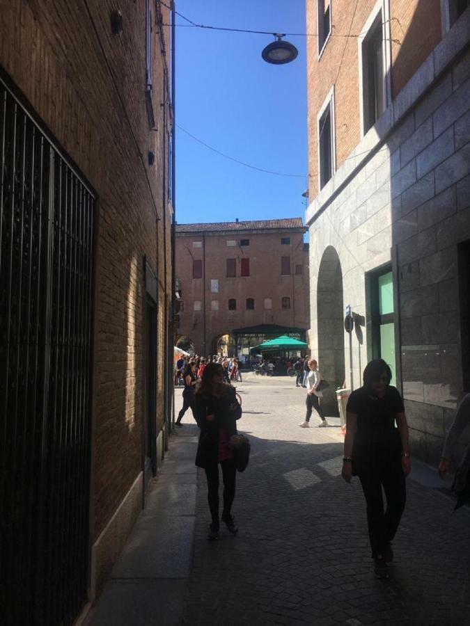 A Due Passi Dal Castello Leilighet Ferrara Eksteriør bilde